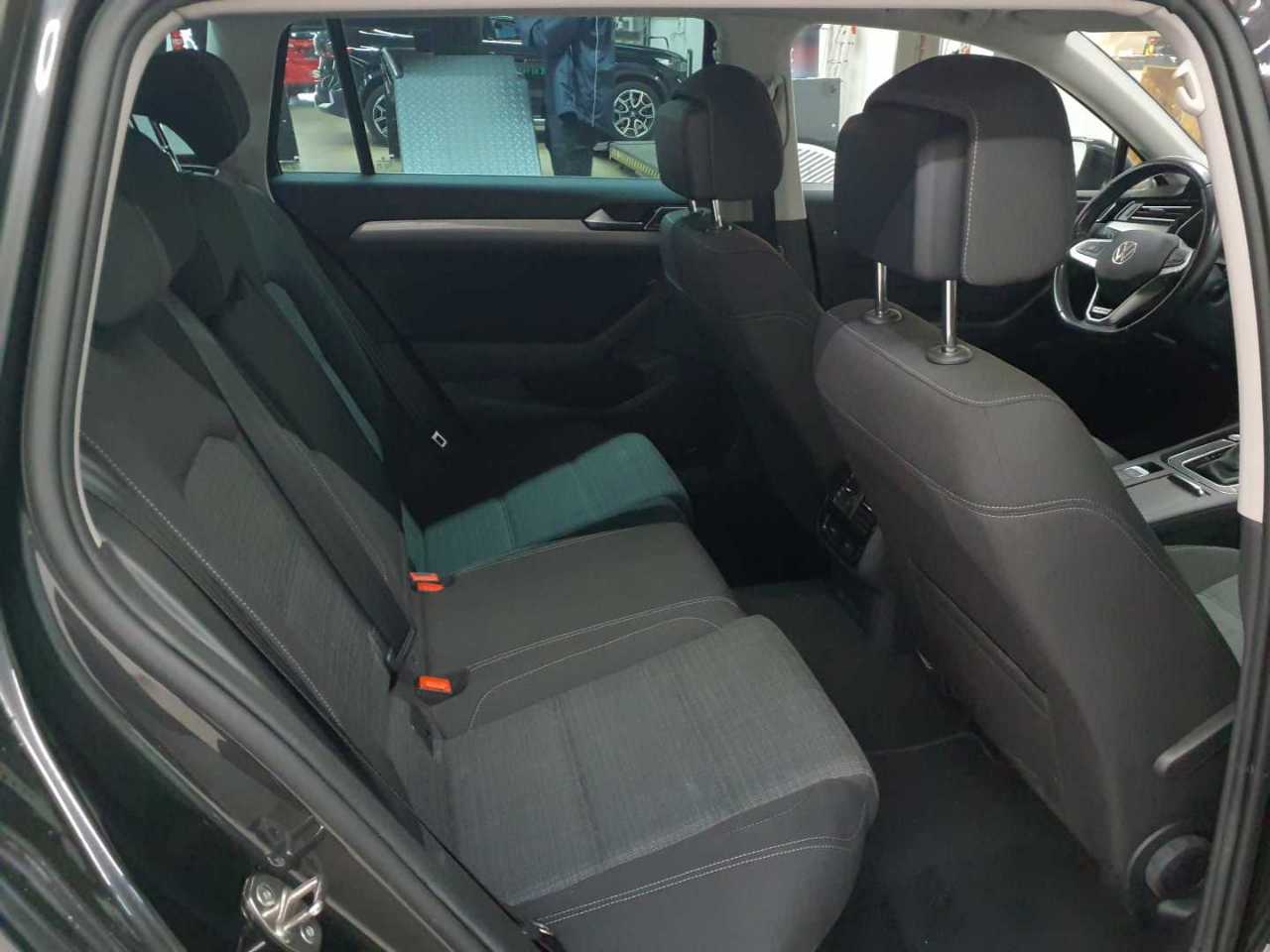 Vw Passat Variant 2.0 TDI SCR DSG 4Motion Business 14