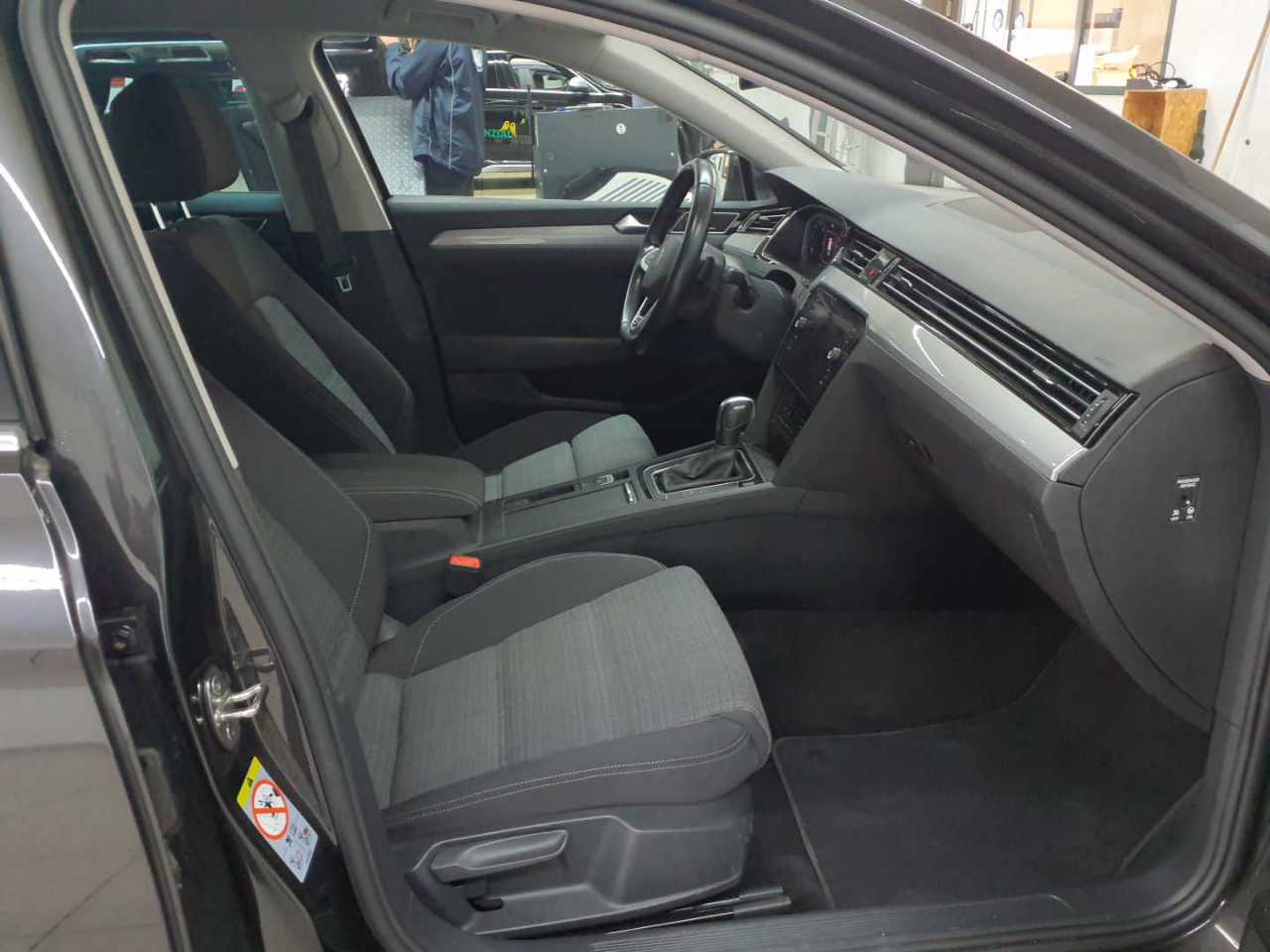 Vw Passat Variant 2.0 TDI SCR DSG 4Motion Business 8