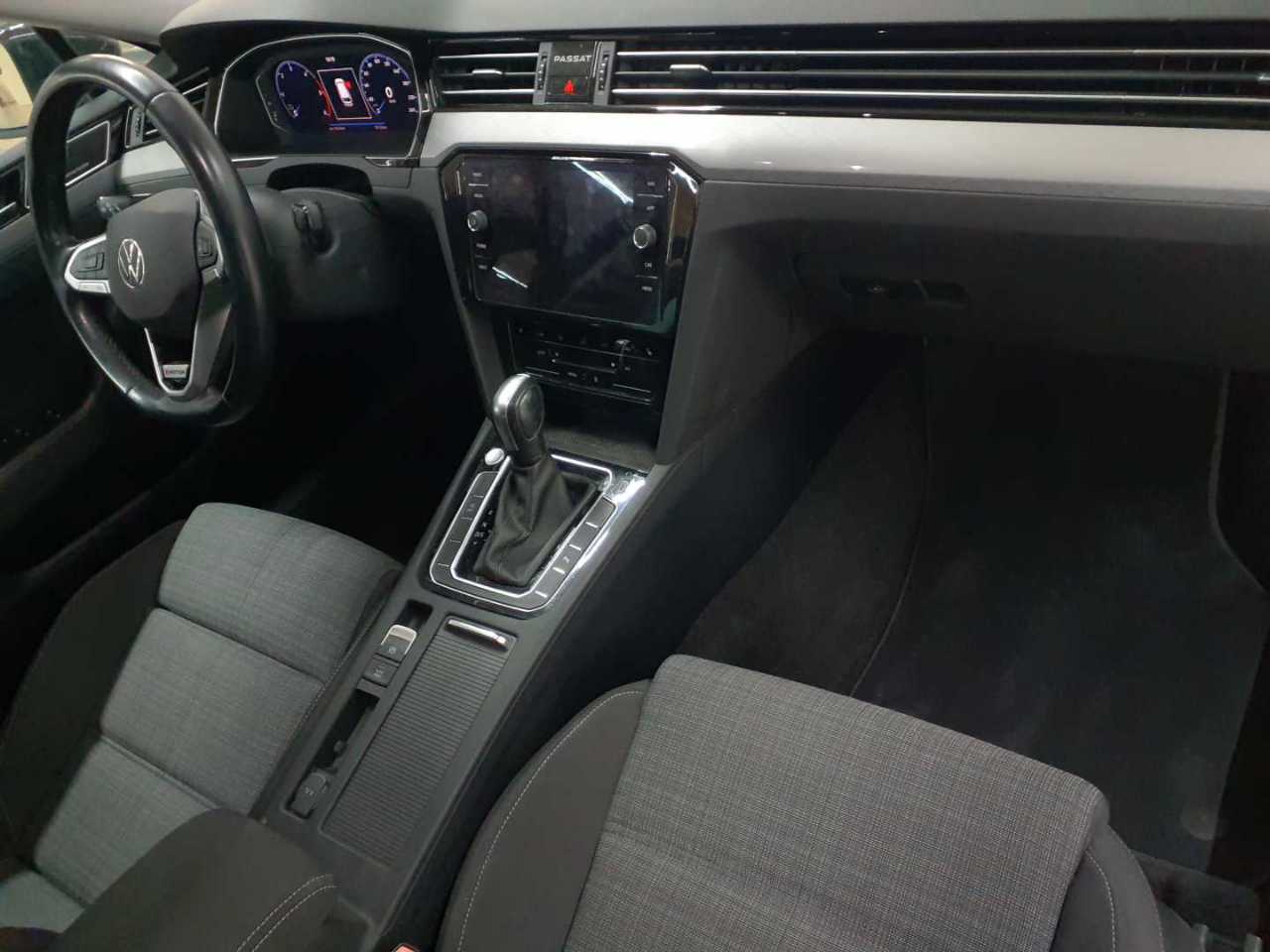 Vw Passat Variant 2.0 TDI SCR DSG 4Motion Business 9