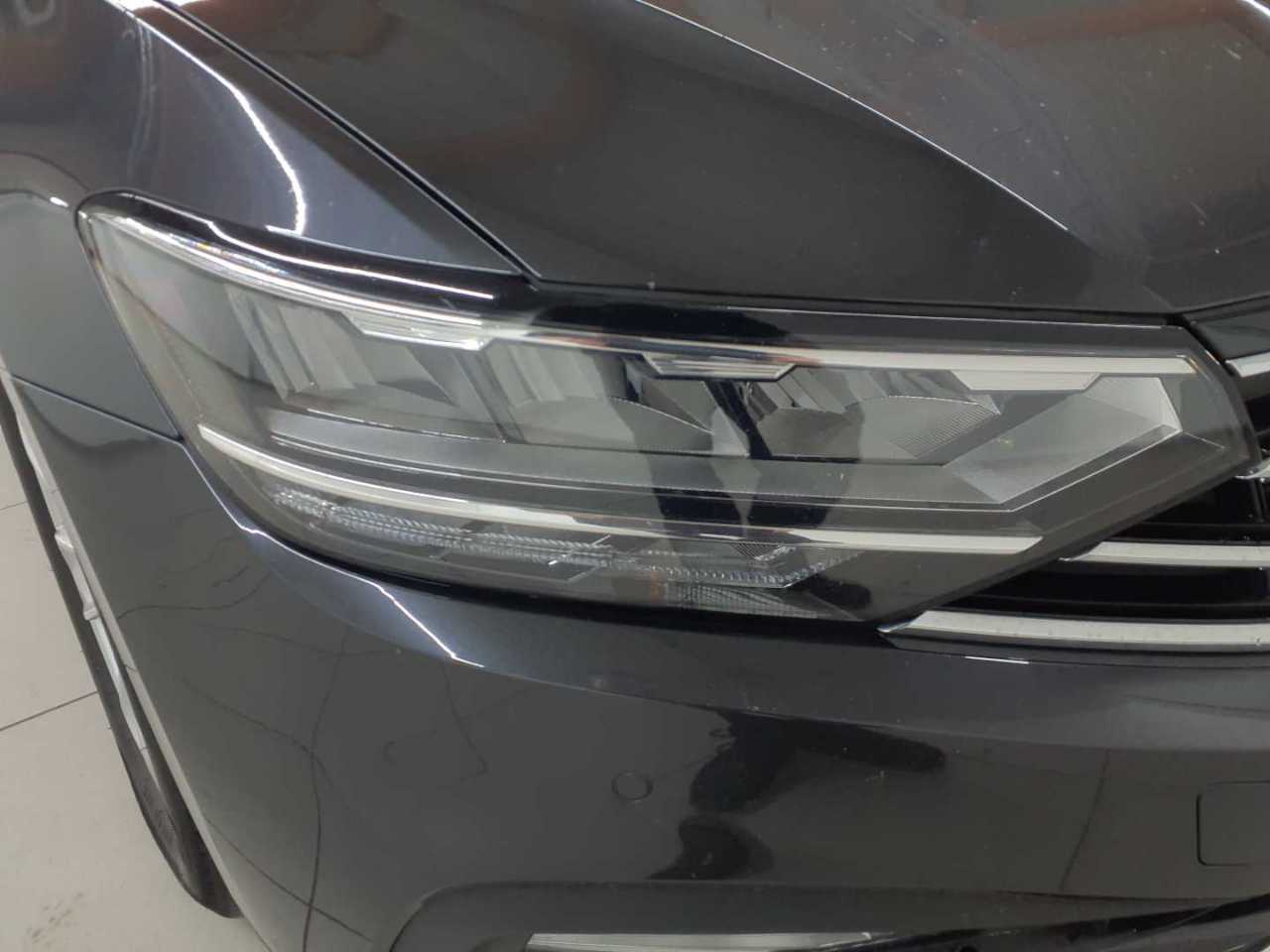 Vw Passat Variant 2.0 TDI SCR DSG 4Motion Business 18