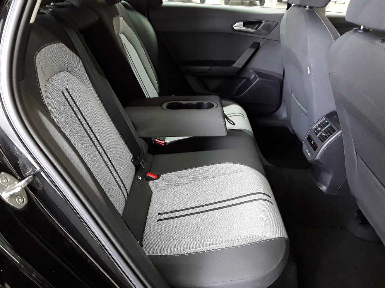 Seat Leon Sportstourer 2.0 TDI Style 14