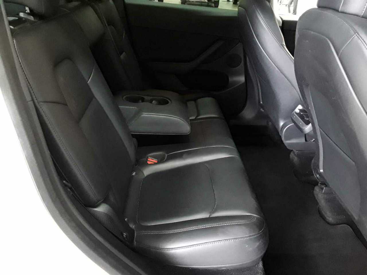 Tesla Model Y Long Range Dual Motor AWD 14