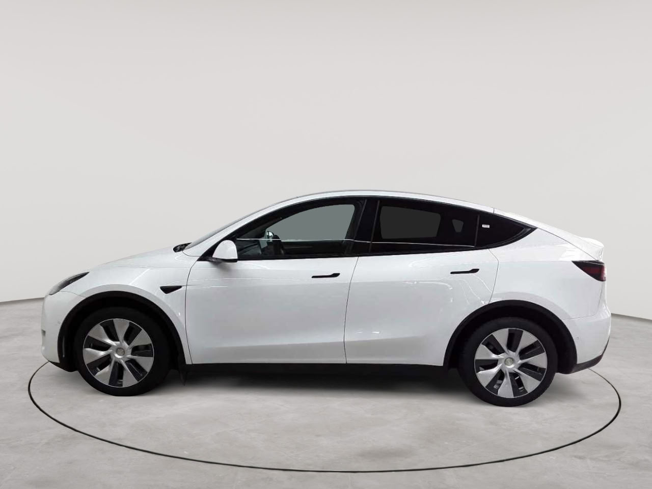 Tesla Model Y Long Range Dual Motor AWD 6