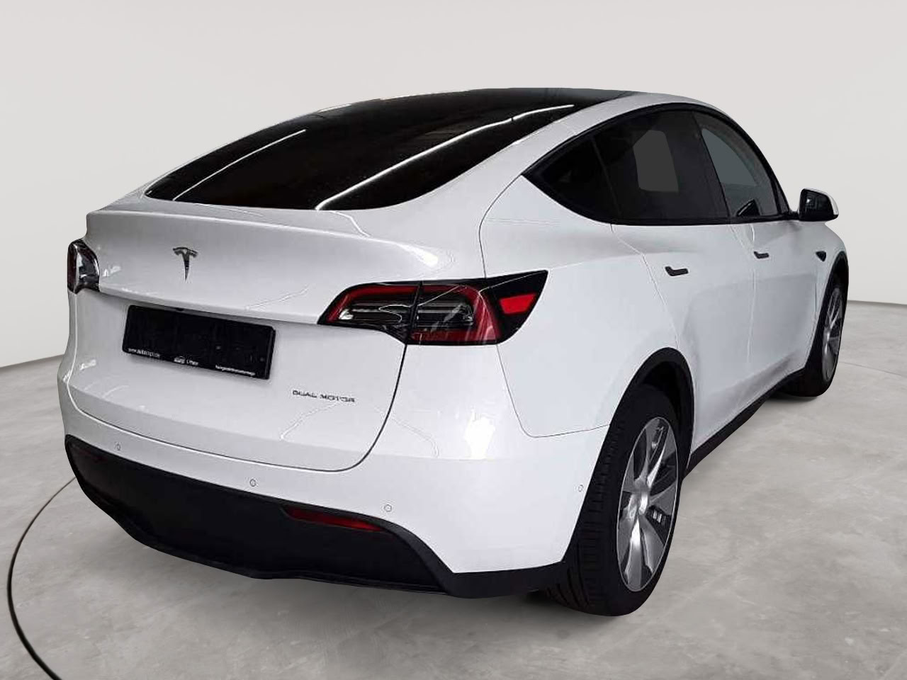 Tesla Model Y Long Range Dual Motor AWD 4