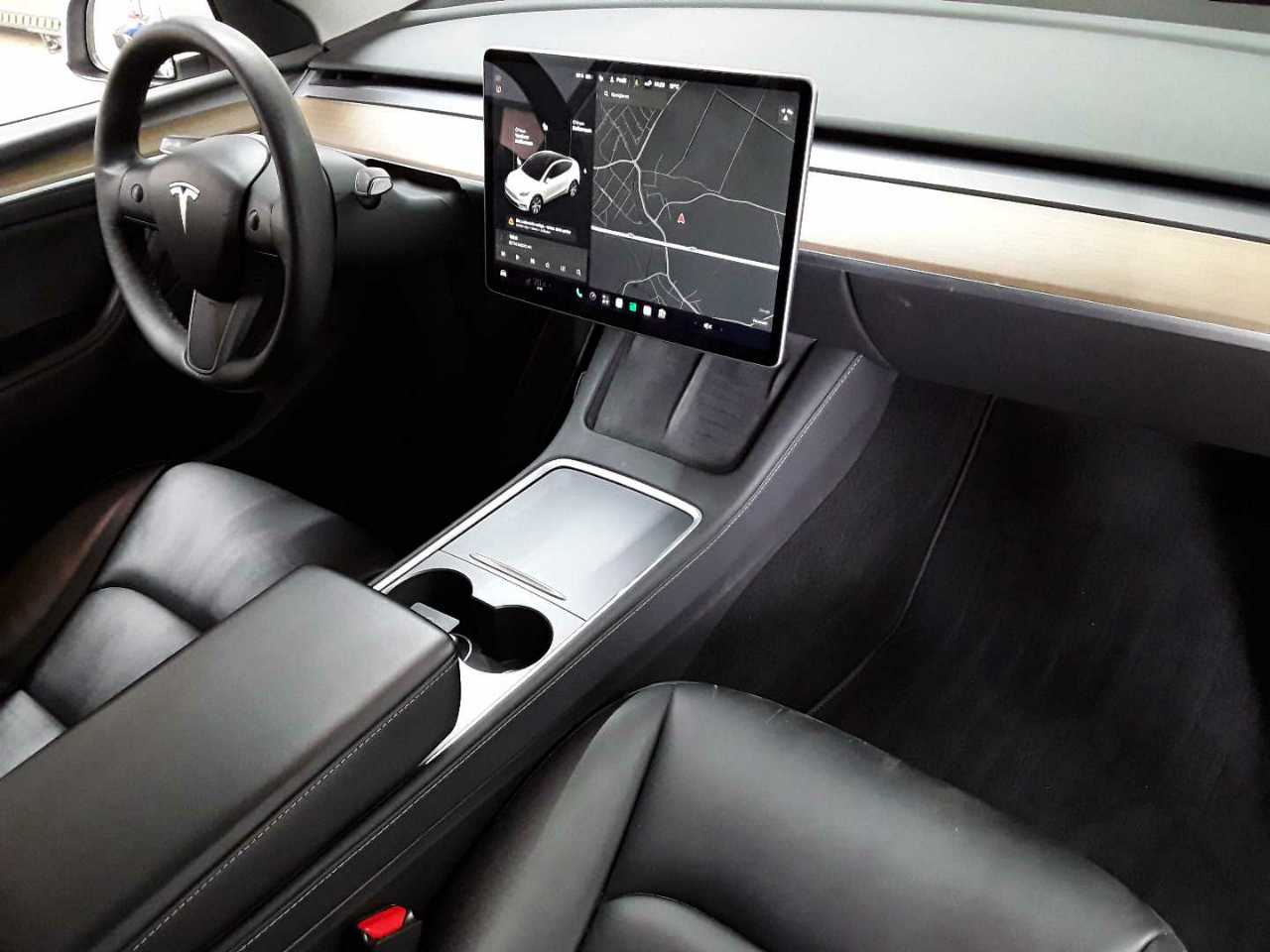 Tesla Model Y Long Range Dual Motor AWD 9