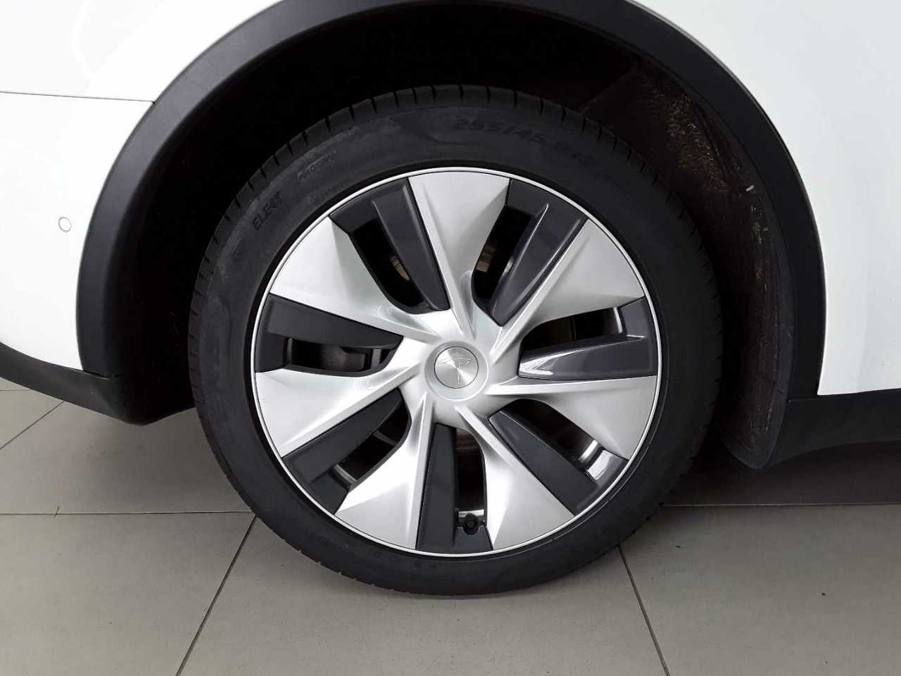 Tesla Model Y Long Range Dual Motor AWD 20