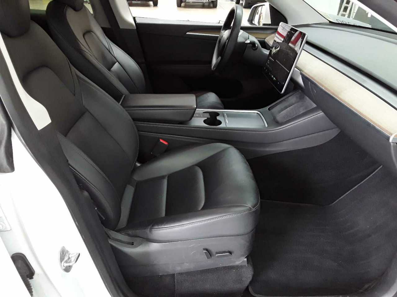 Tesla Model Y Long Range Dual Motor AWD 8