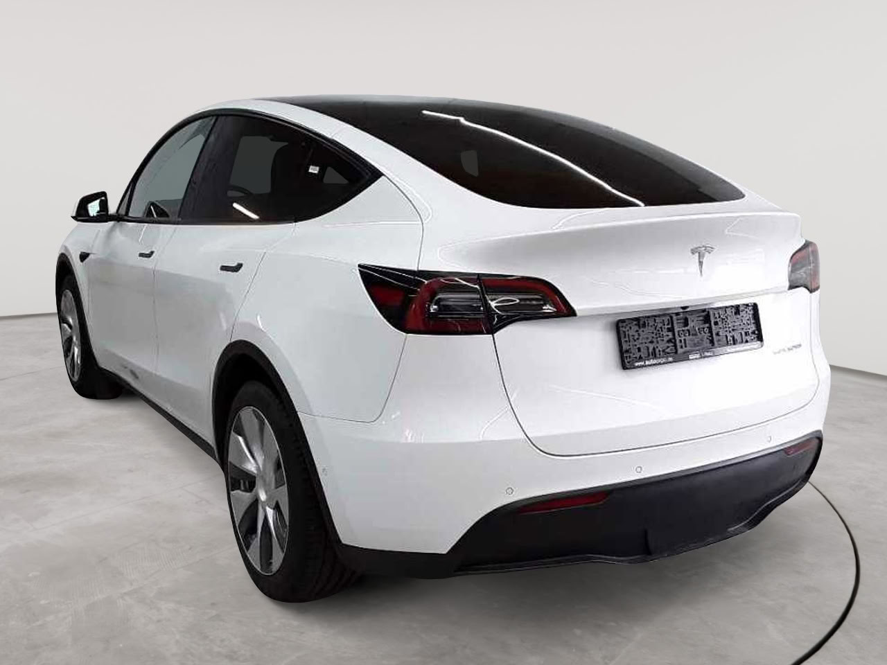 Tesla Model Y Long Range Dual Motor AWD 5