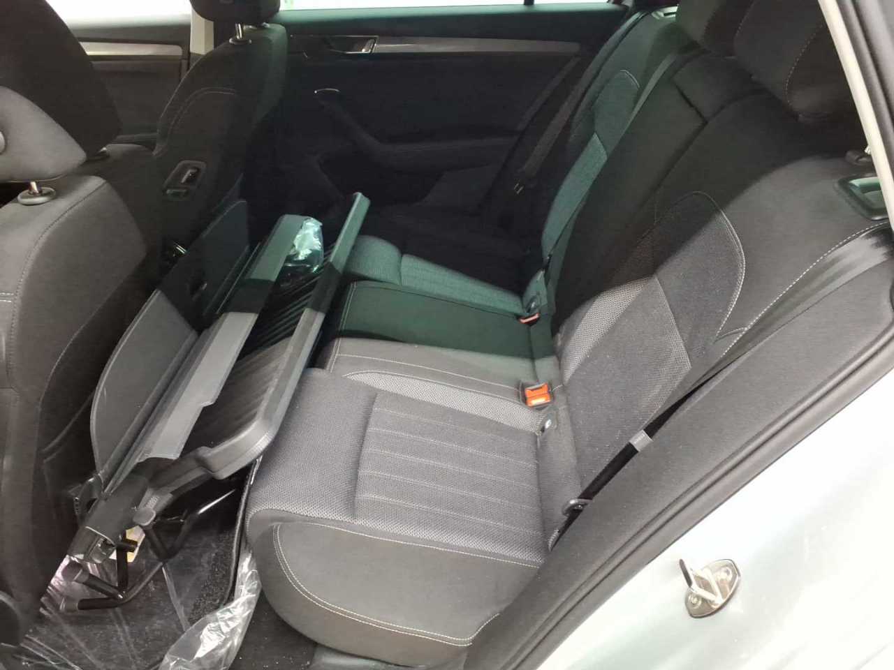 Skoda Superb Combi 2.0 TDI DSG Style 14