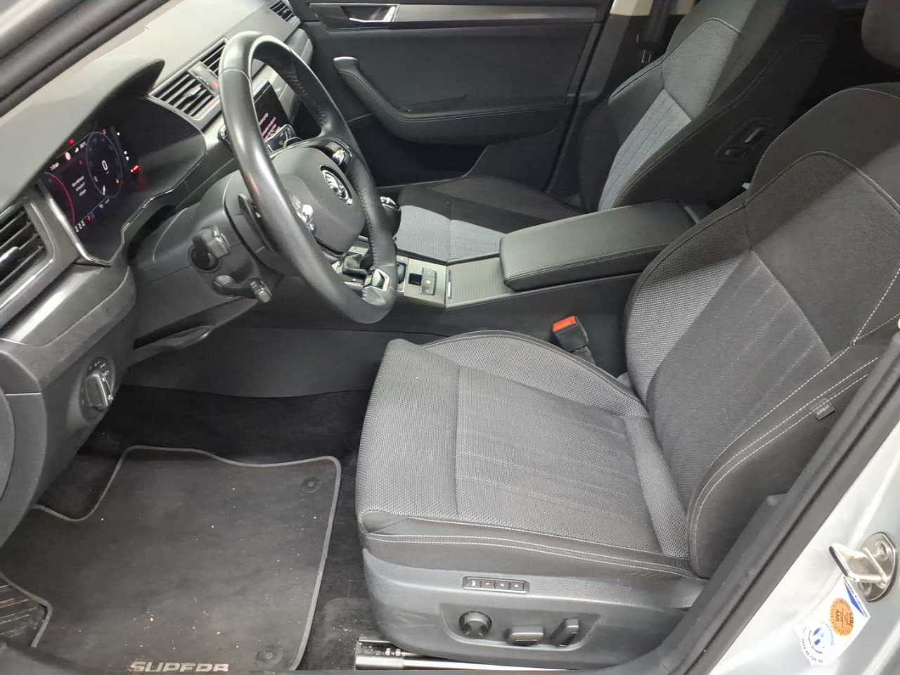 Skoda Superb Combi 2.0 TDI DSG Style 8