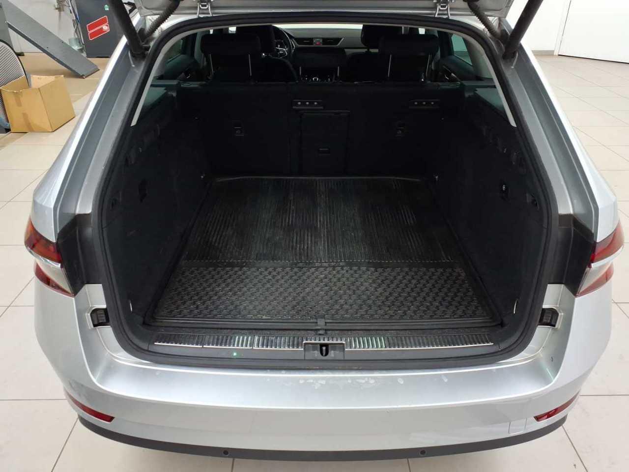 Skoda Superb Combi 2.0 TDI DSG Style 15