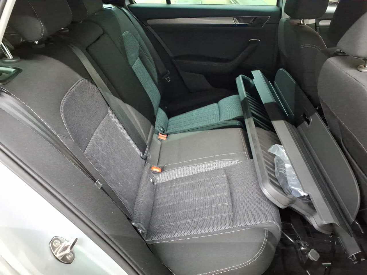 Skoda Superb Combi 2.0 TDI DSG Style 13