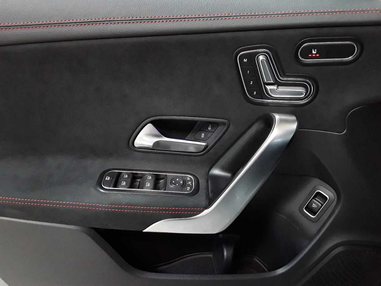 Mercedes-Benz CLA 250 7G-DCT AMG Line 17