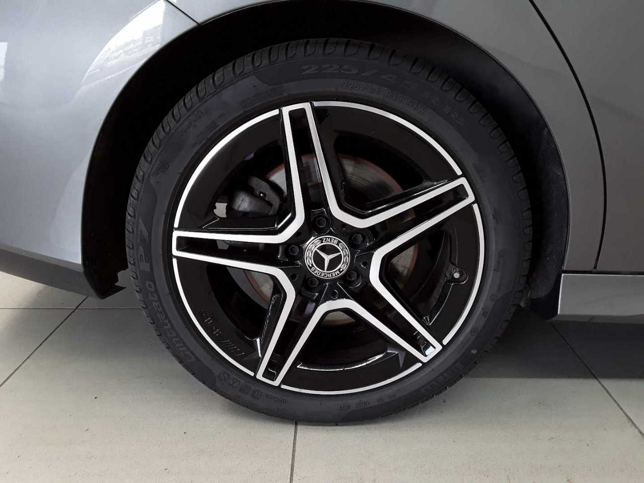 Mercedes-Benz CLA 250 7G-DCT AMG Line 18