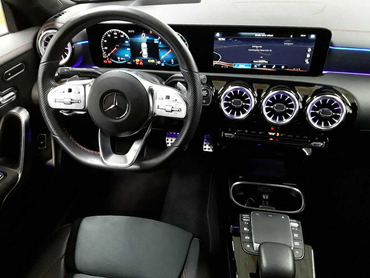 Mercedes-Benz CLA 250 7G-DCT AMG Line 10