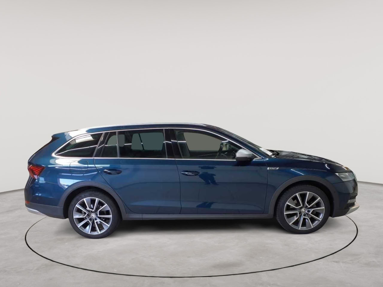 Skoda Octavia Combi 2.0 TSI DSG 4x4 Scout 3