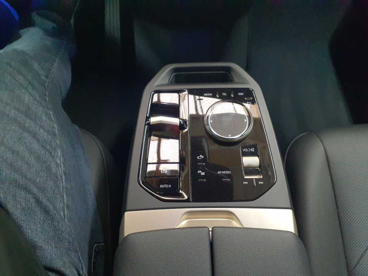 Bmw iX xDrive50 10