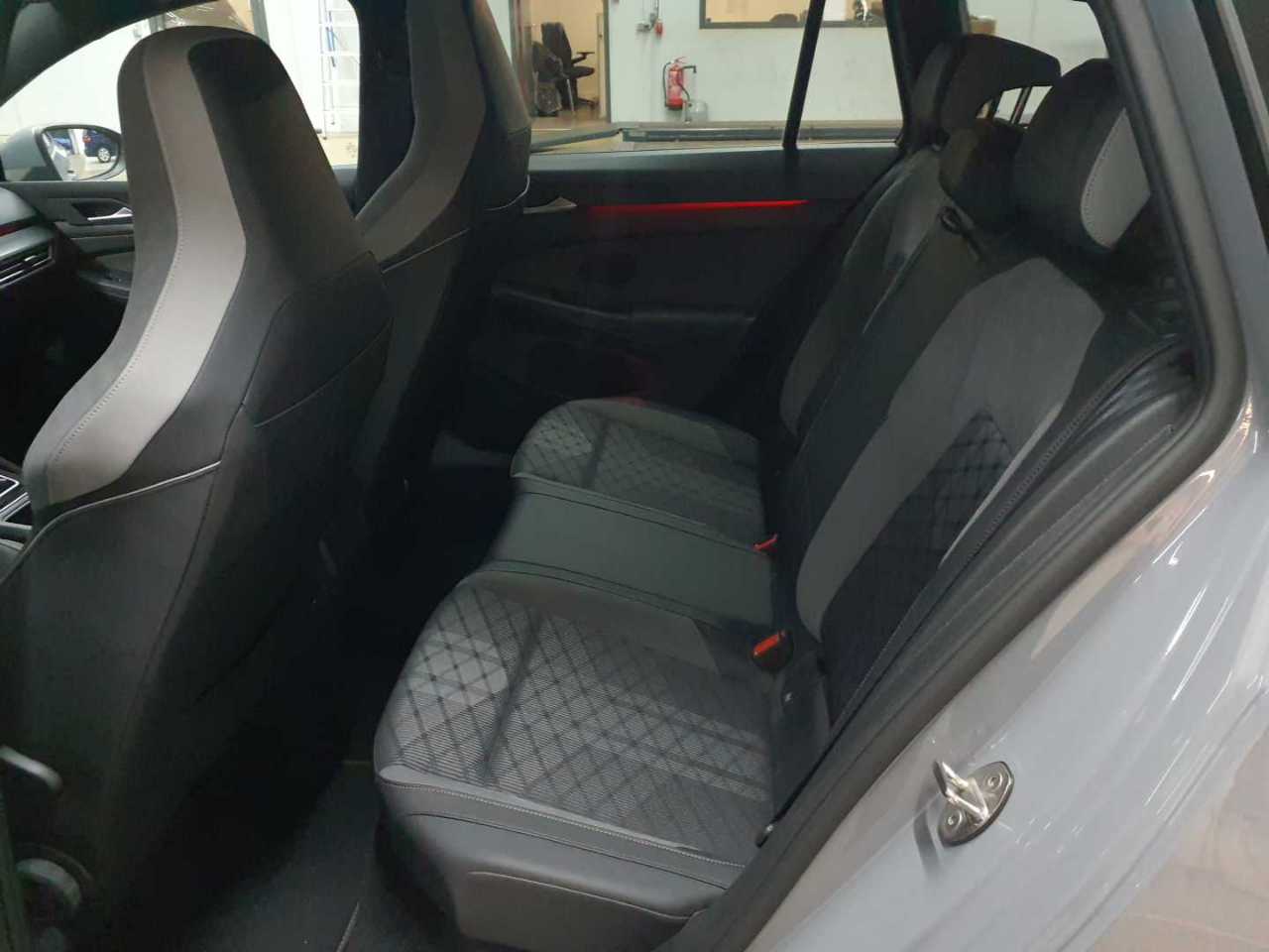 Vw Golf Variant 2.0 TDI SCR DSG R-Line 13