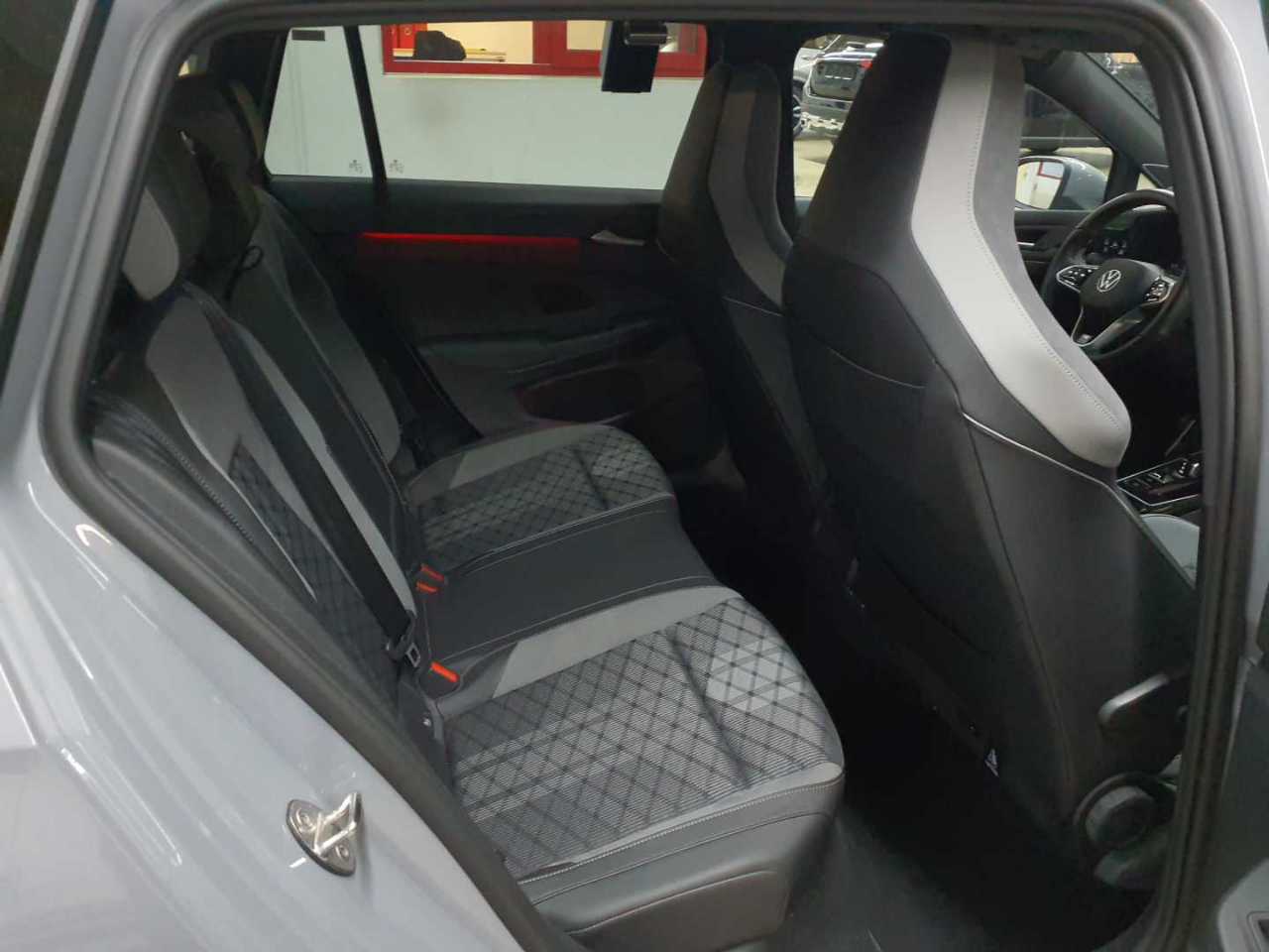 Vw Golf Variant 2.0 TDI SCR DSG R-Line 14