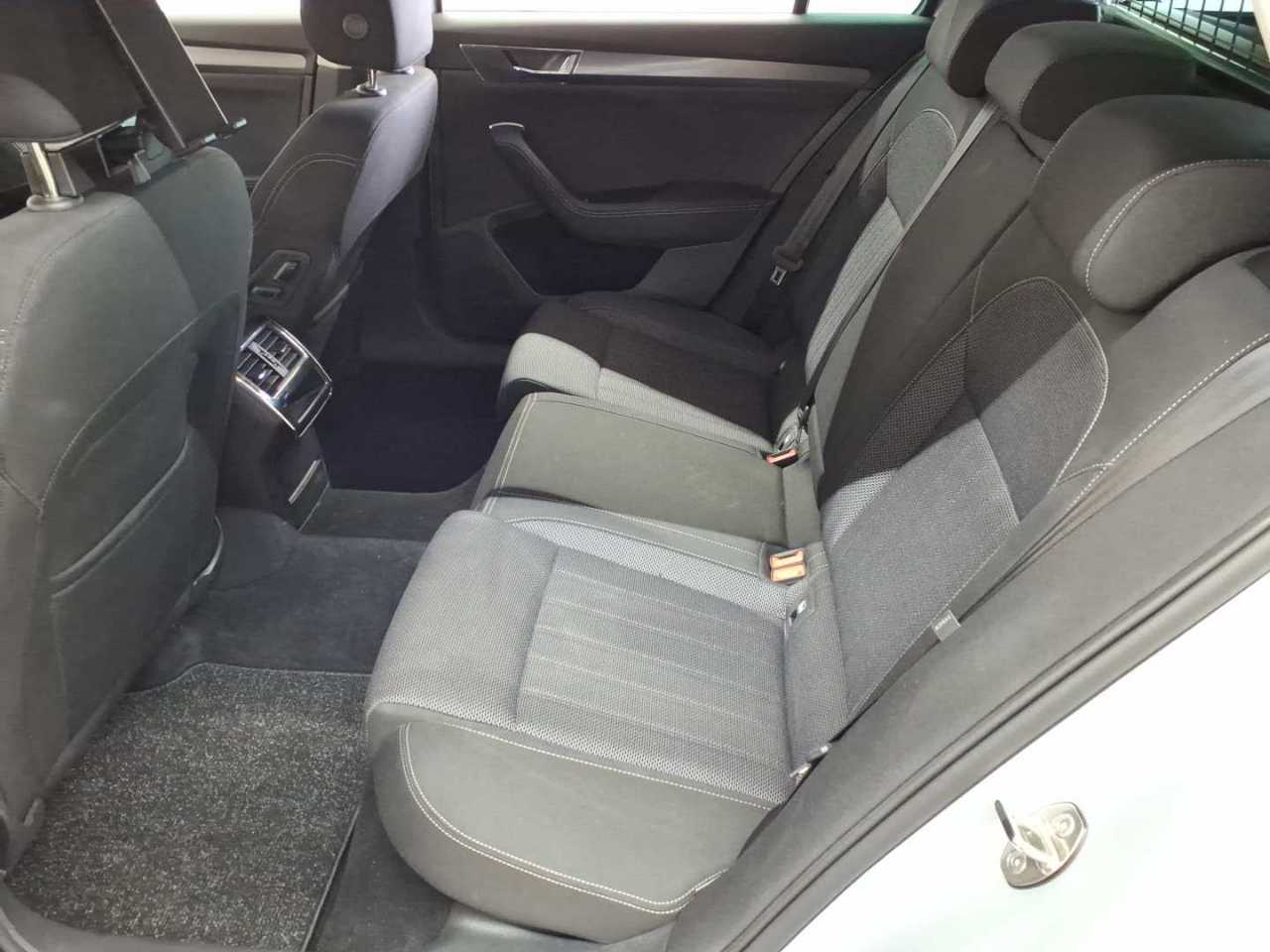 Skoda Superb Combi 2.0 TDI DSG Style 13