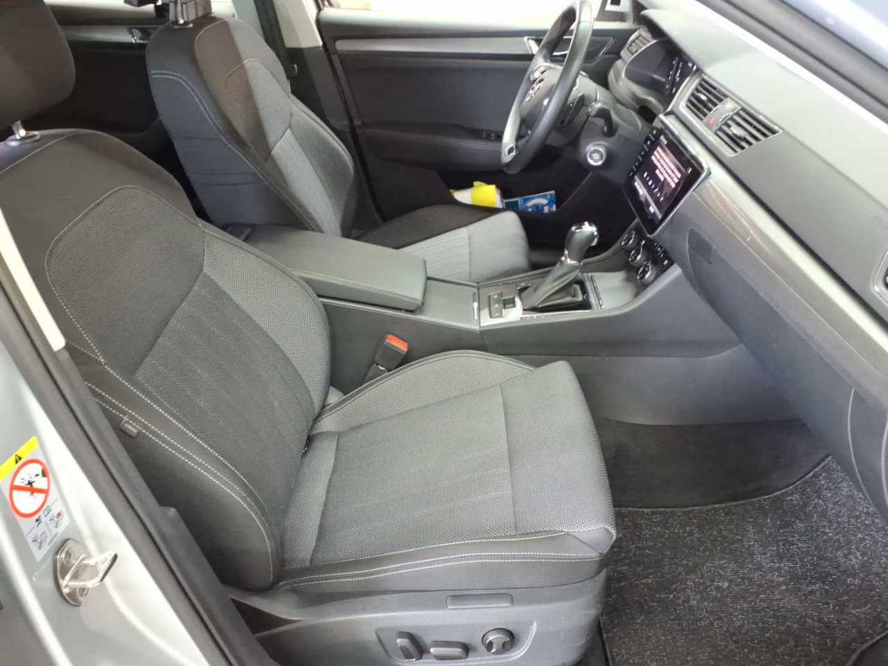 Skoda Superb Combi 2.0 TDI DSG Style 8