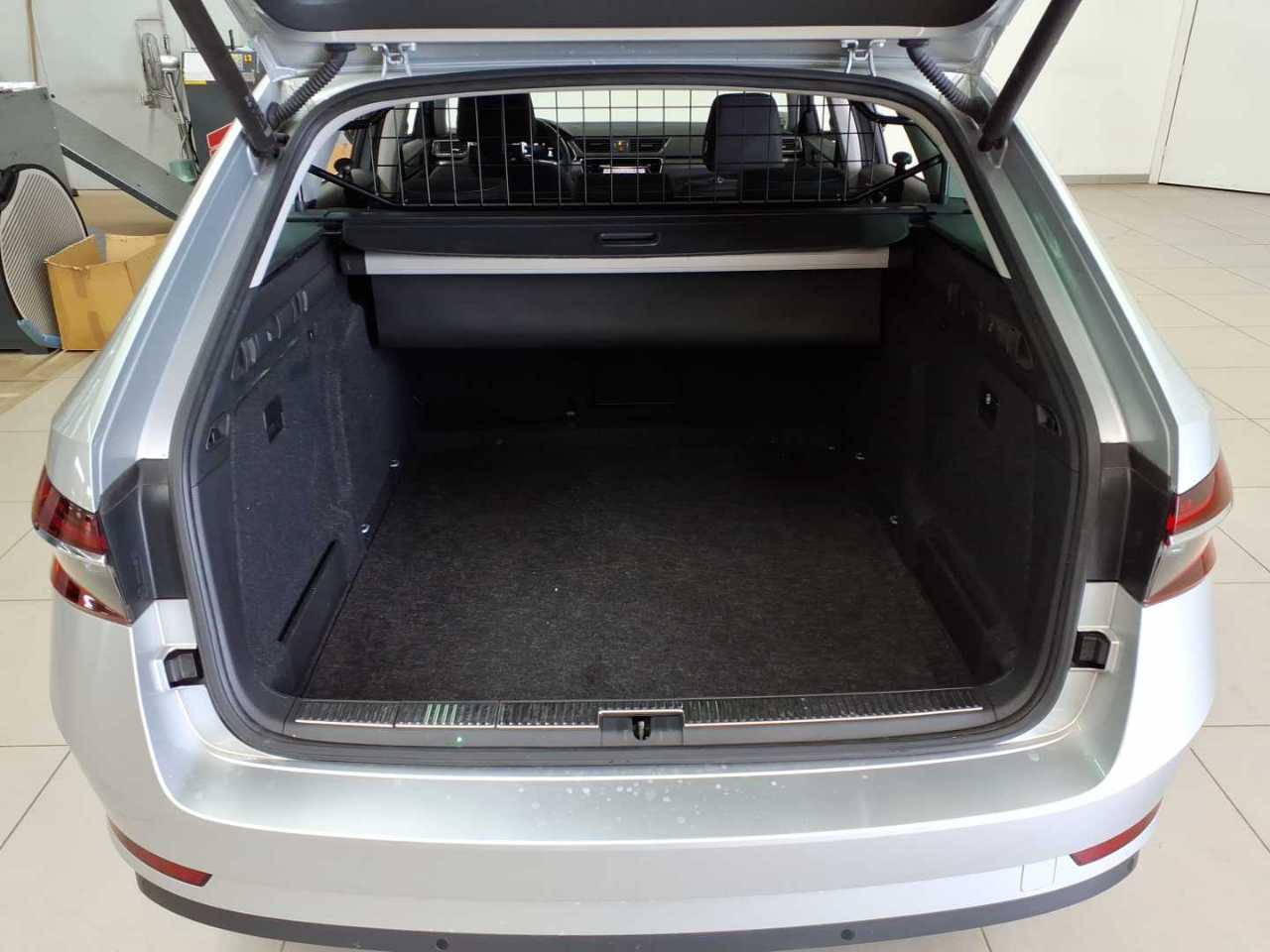 Skoda Superb Combi 2.0 TDI DSG Style 15