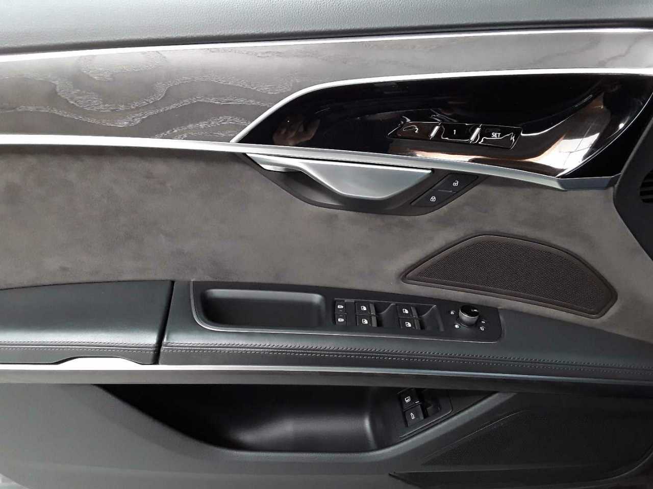 Audi A8 60 TFSI e quattro tiptronic 16