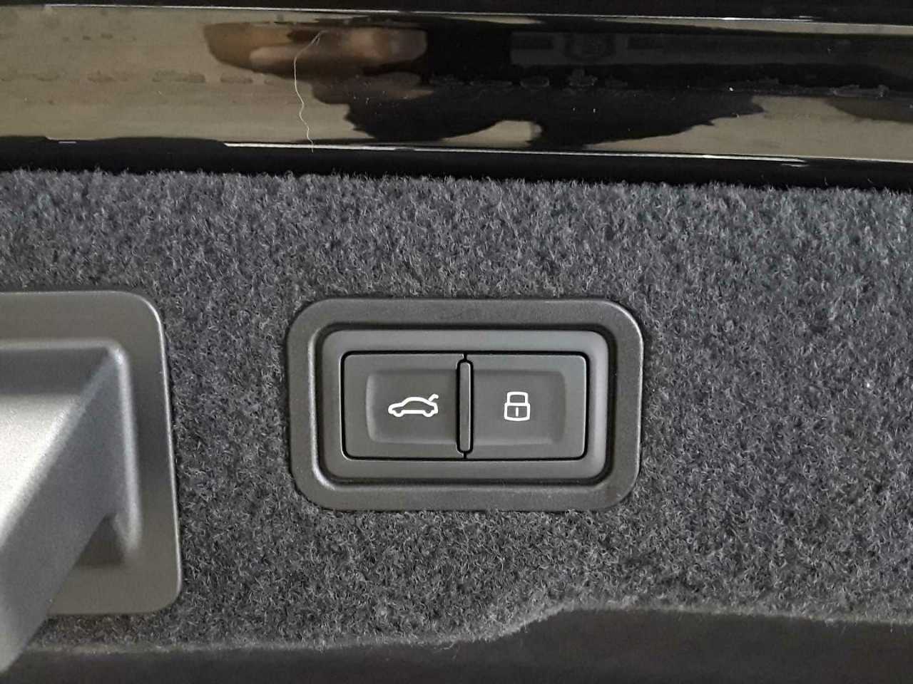Audi A8 60 TFSI e quattro tiptronic 18