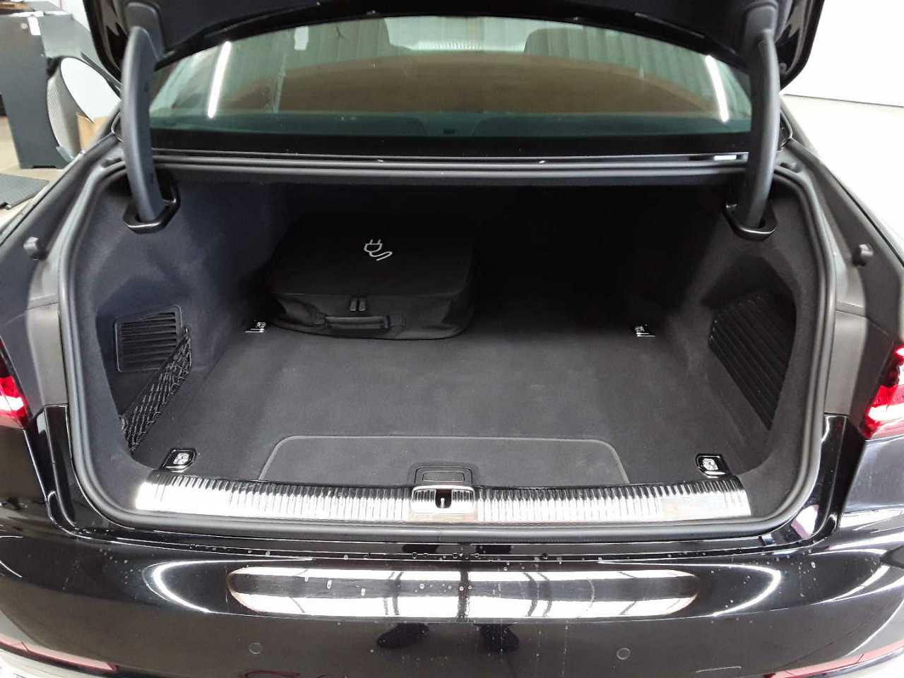 Audi A8 60 TFSI e quattro tiptronic 15