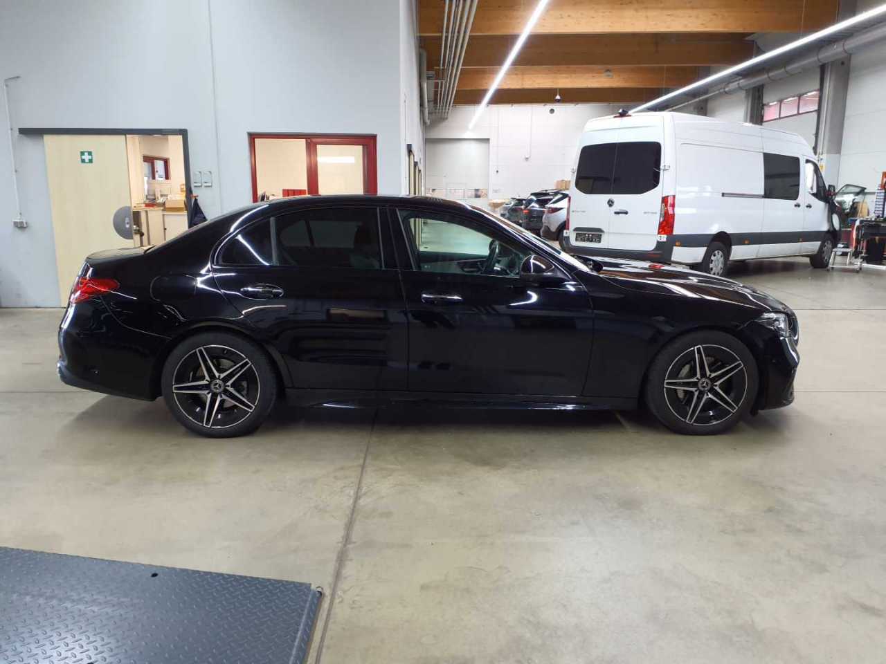 Mercedes-Benz C 220 d 9G-TRONIC AMG Line 4