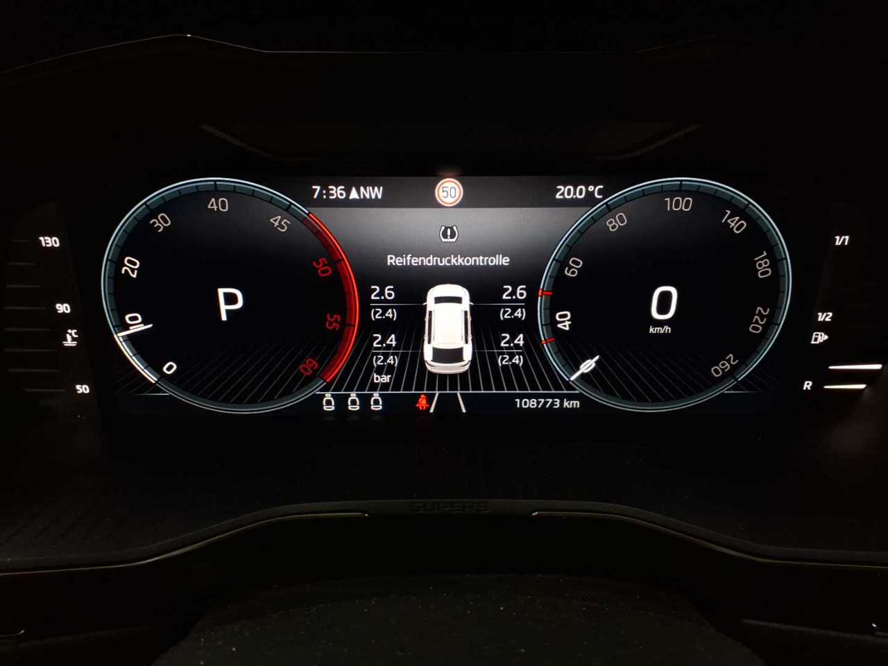 Skoda Superb Combi 2.0 TDI DSG Style 11