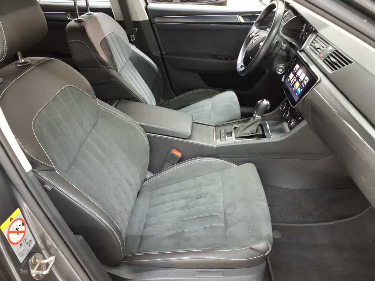 Skoda Superb Combi 2.0 TDI DSG Style 8