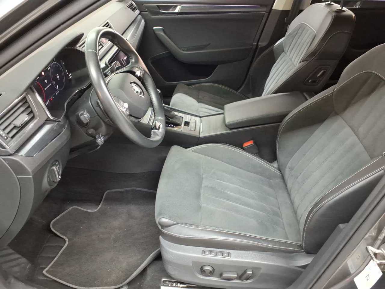 Skoda Superb Combi 2.0 TDI DSG Style 7