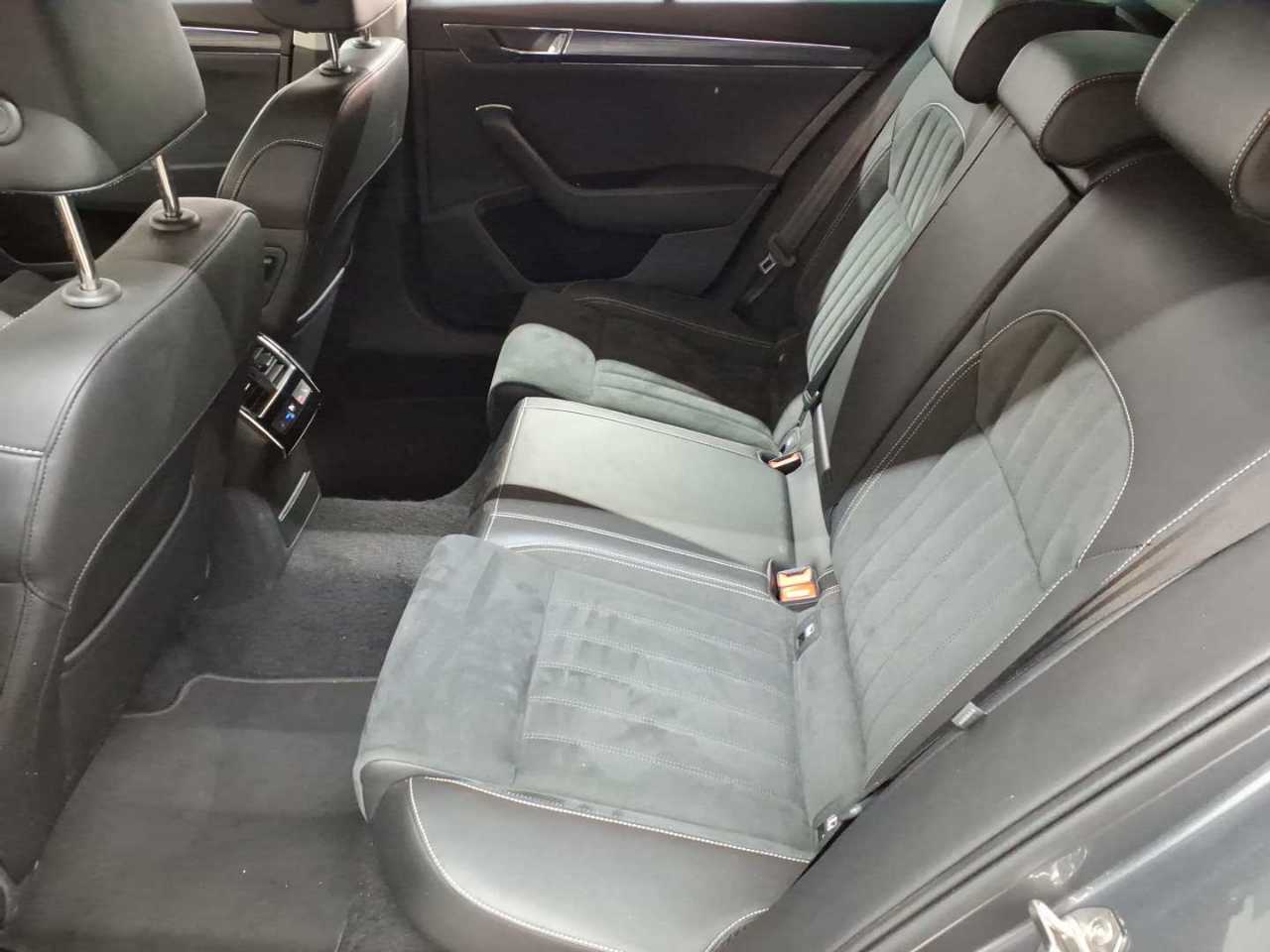 Skoda Superb Combi 2.0 TDI DSG Style 13