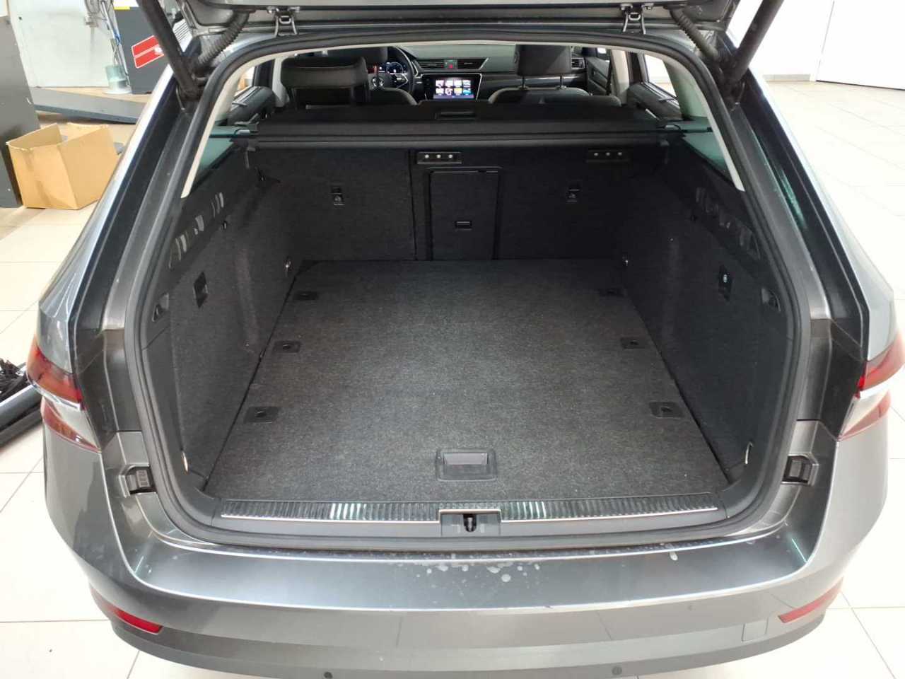 Skoda Superb Combi 2.0 TDI DSG Style 15
