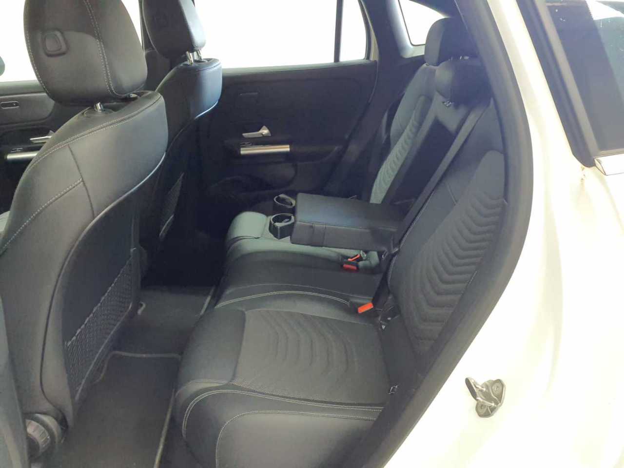 Mercedes-Benz EQA 300 4Matic Progressive 14