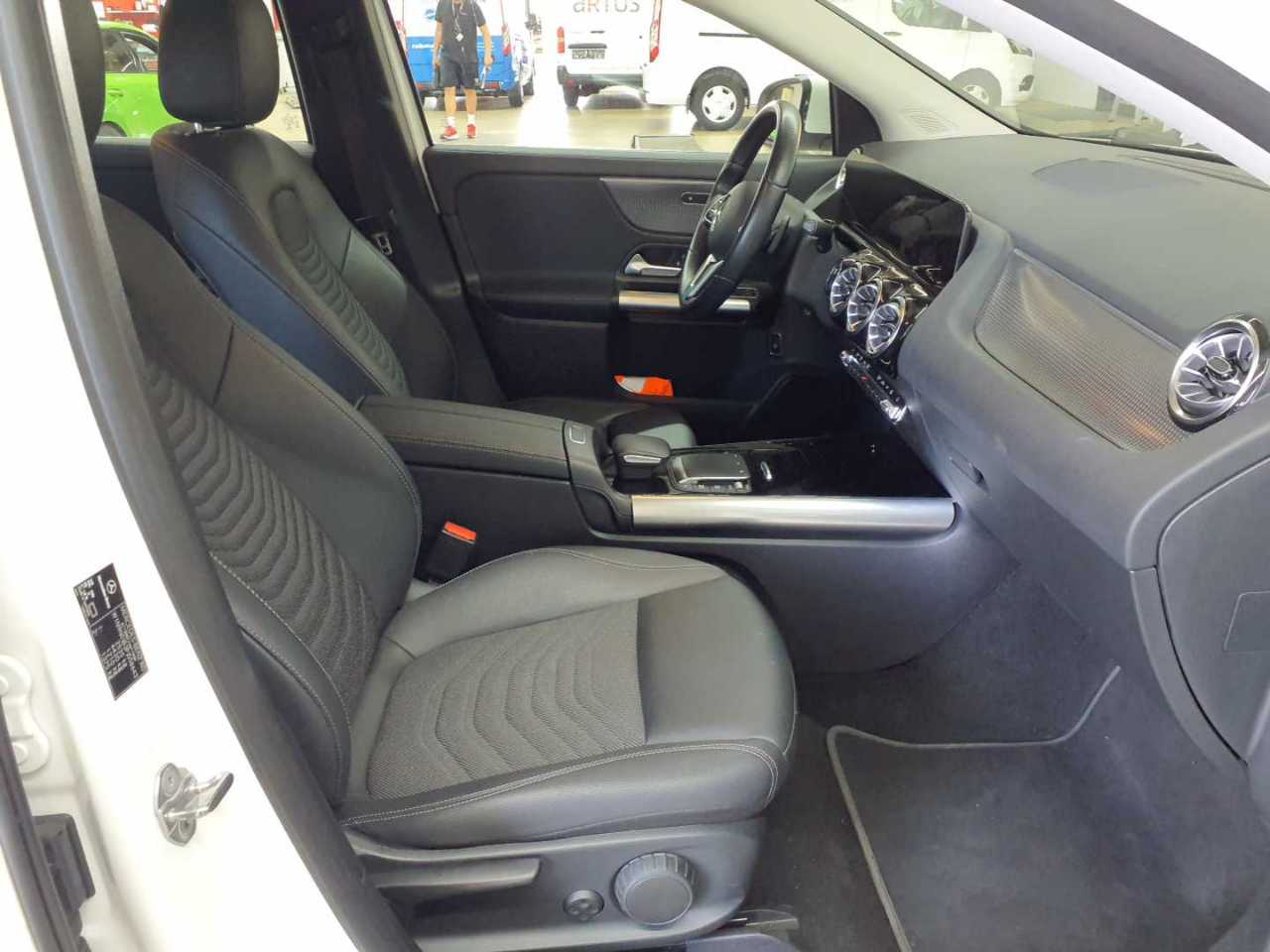 Mercedes-Benz EQA 300 4Matic Progressive 7
