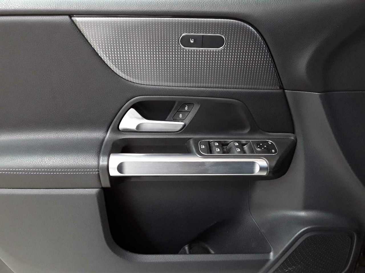 Mercedes-Benz GLB 200 d 8G-DCT Progressive 17