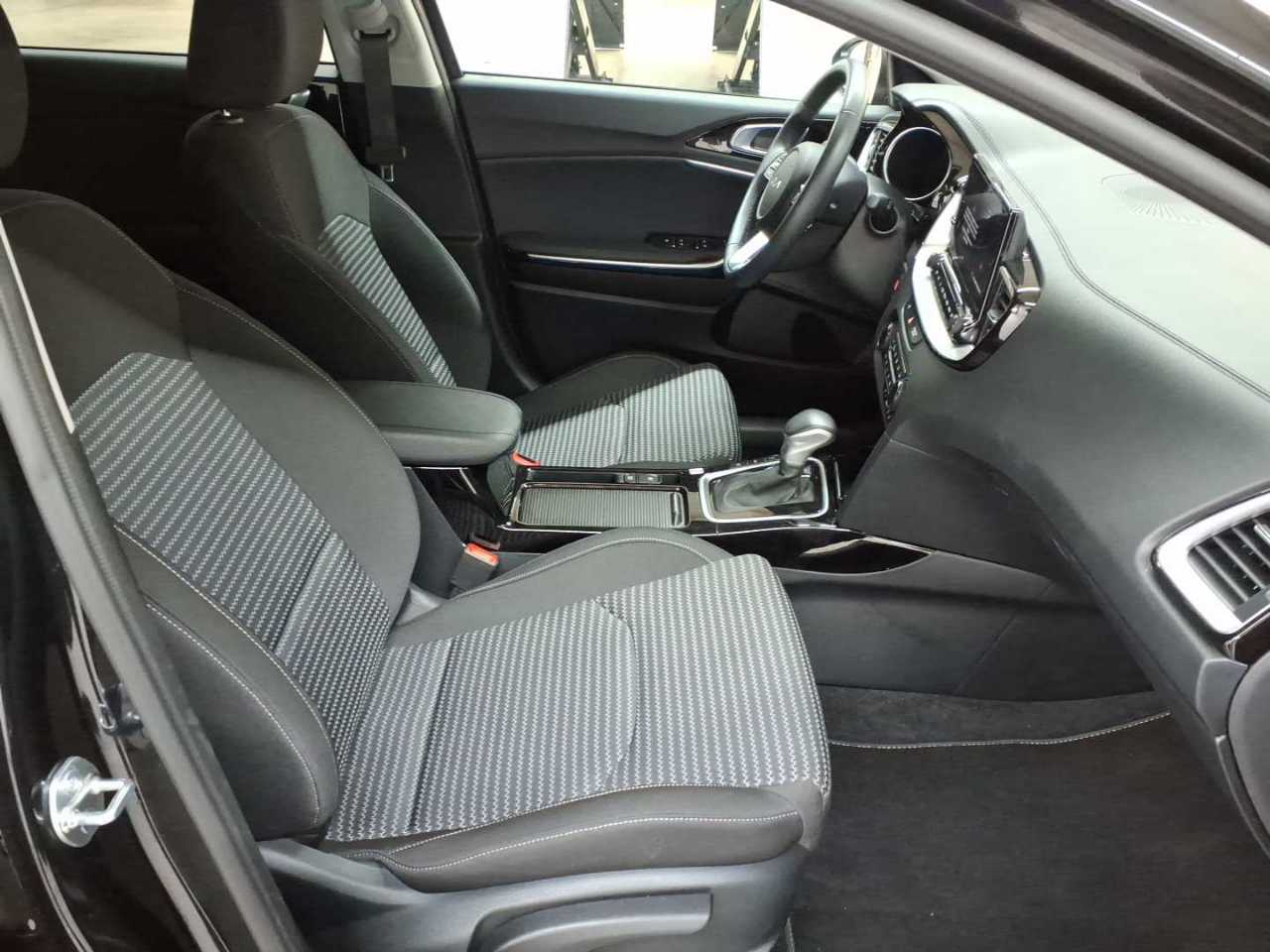 Kia Ceed 1.5 T-GDI DCT7 OPF Vision 8