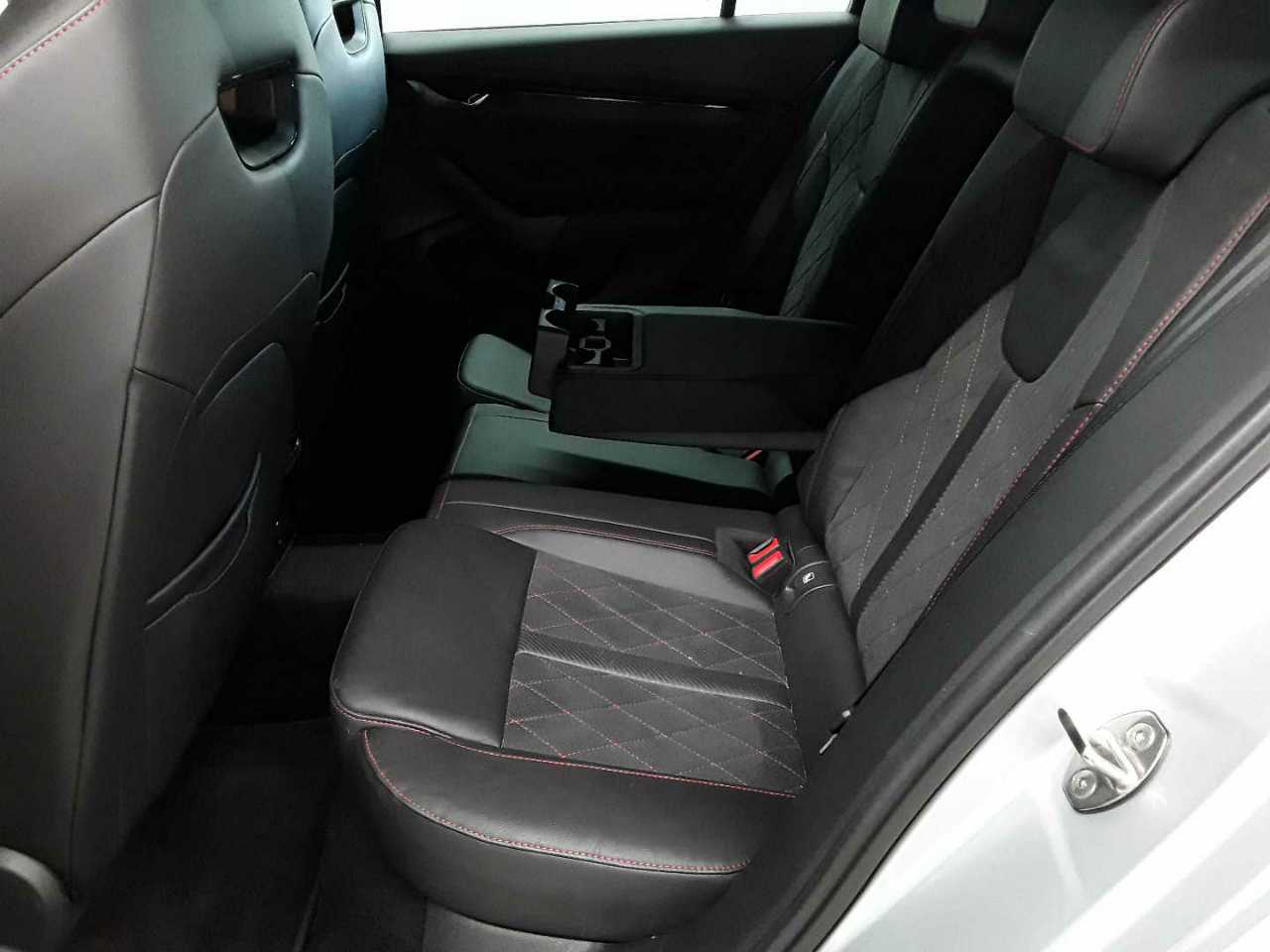 Skoda Octavia Combi 2.0 TDI DSG RS 14