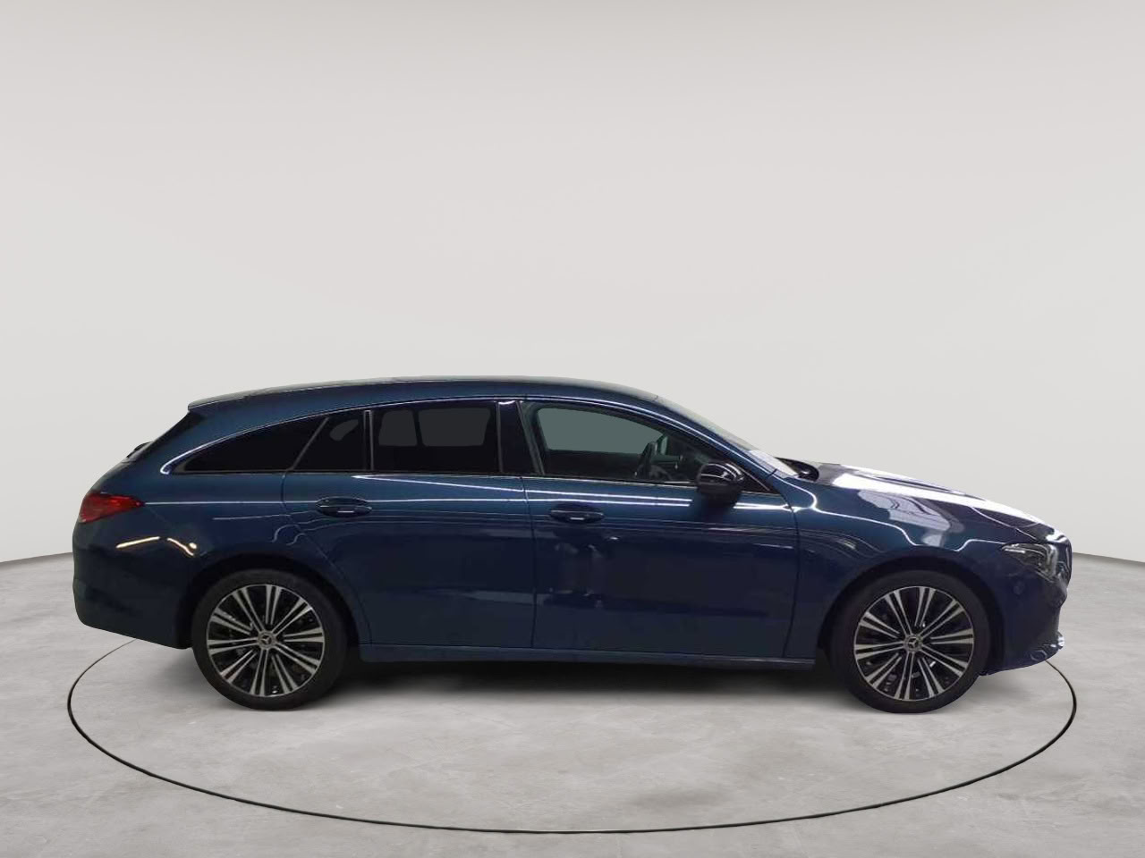 Mercedes-Benz CLA 200 Shooting Brake 7G-DCT Progressive 3
