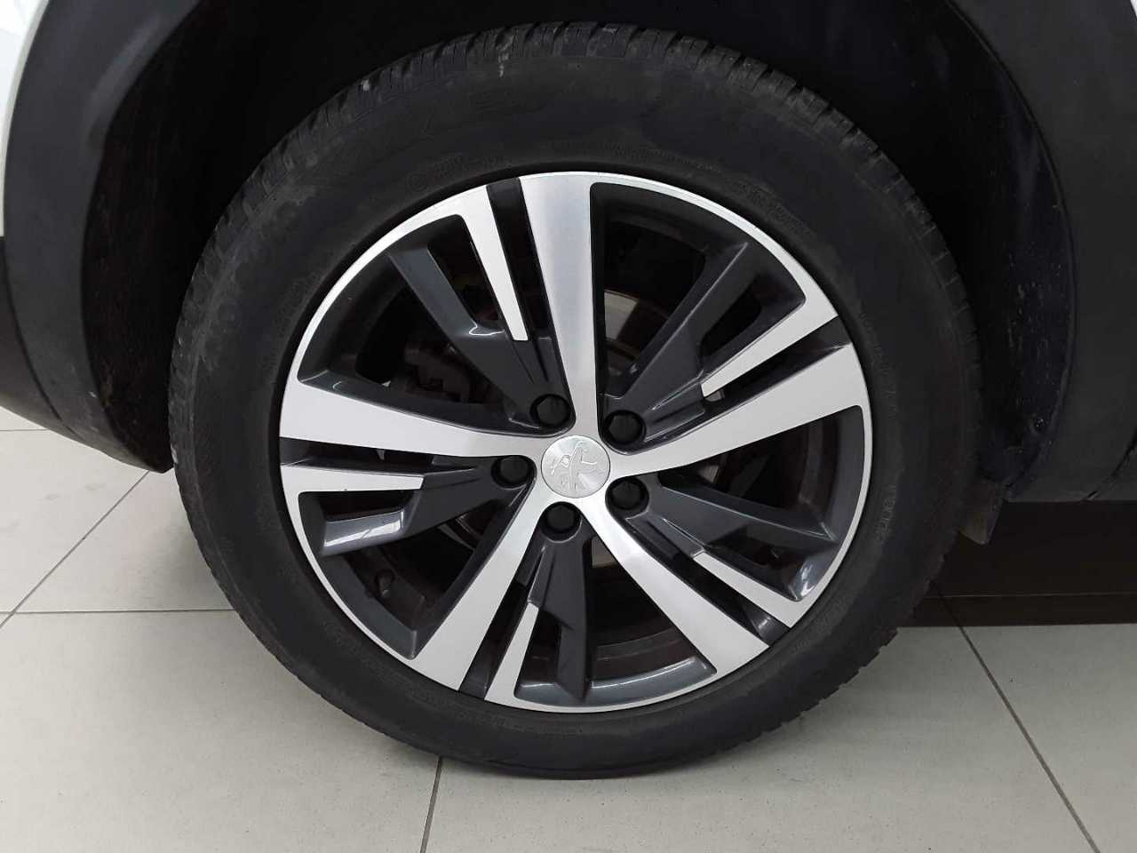 Peugeot 3008 PureTech 130 Stop & Start GPF Allure Pack 18