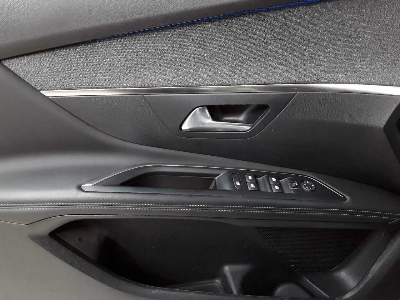 Peugeot 3008 PureTech 130 Stop & Start GPF Allure Pack 17