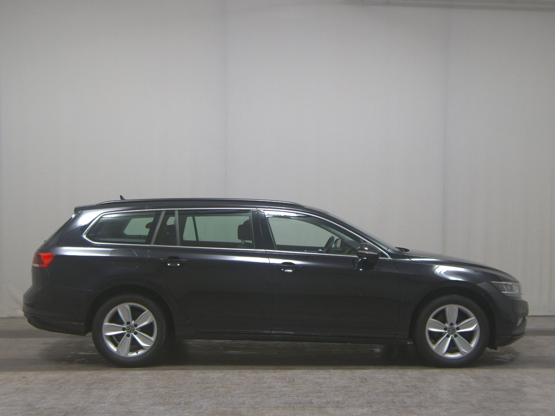 Volkswagen Passat Var. 2.0 TDI Business Navi LED RfK AHK
