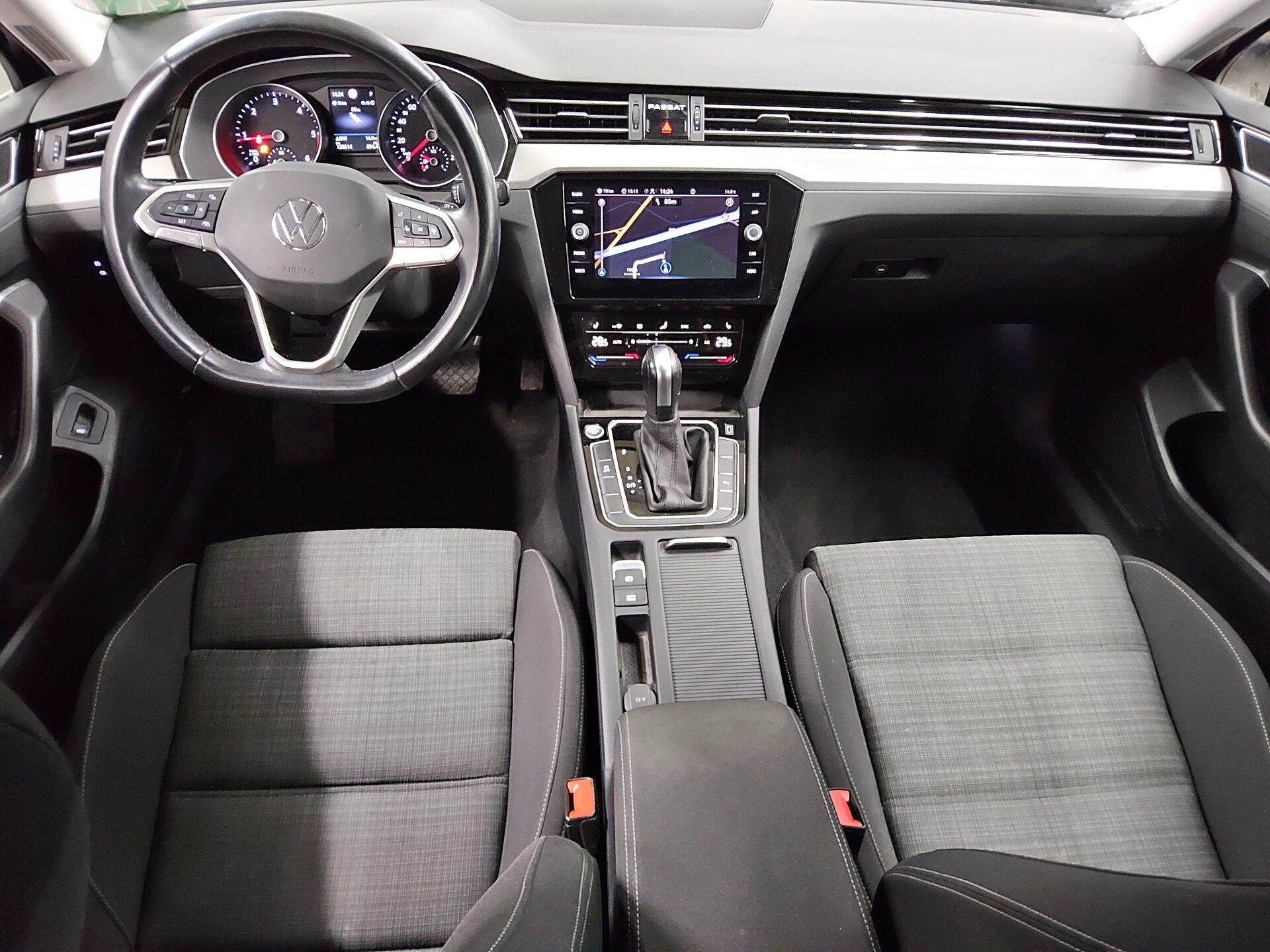 Volkswagen Passat Var. 2.0 TDI Business Navi LED RfK AHK 5