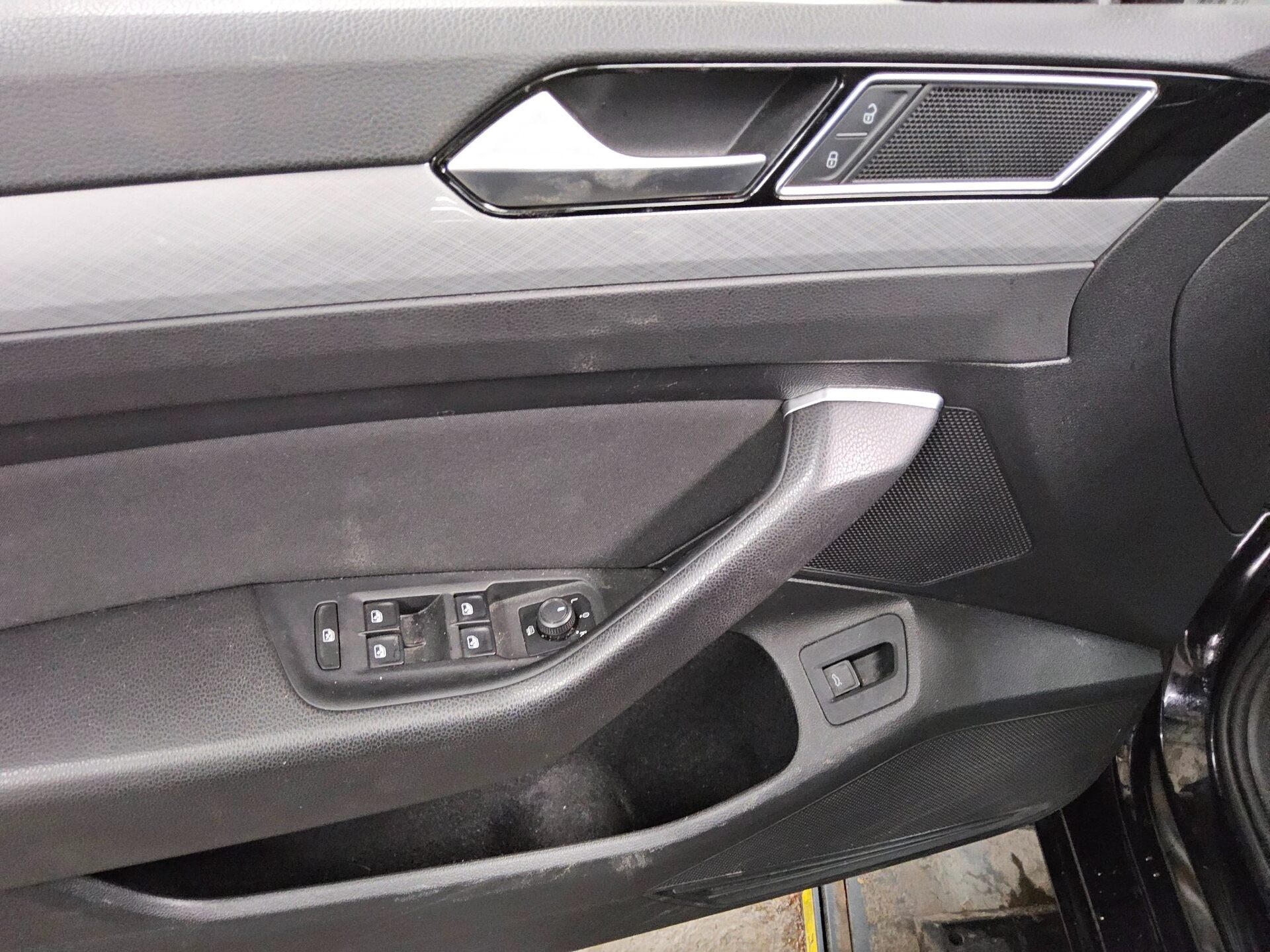Volkswagen Passat Var. 2.0 TDI Business Navi LED RfK AHK 9