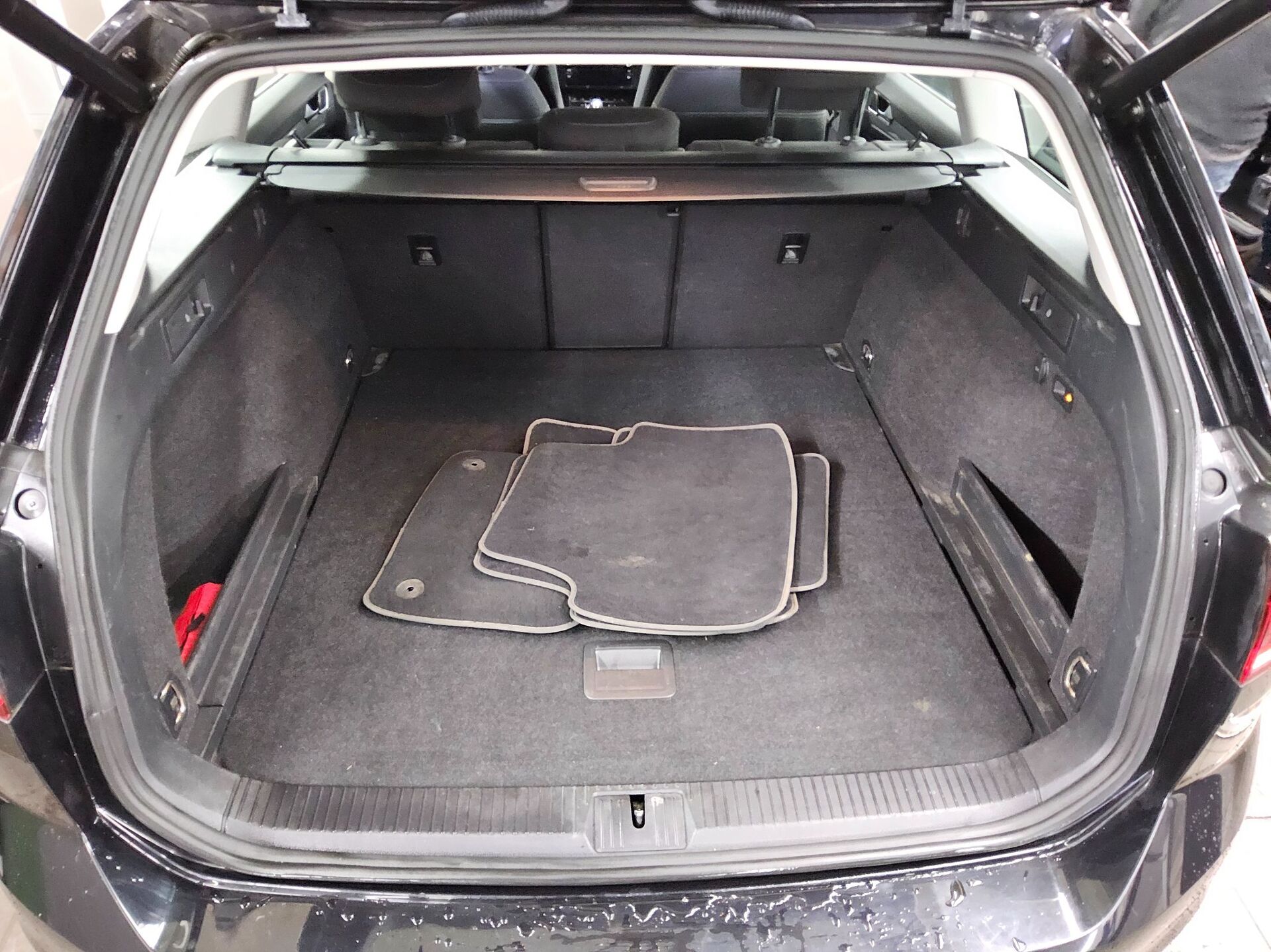 Volkswagen Passat Var. 2.0 TDI Business Navi LED RfK AHK 11