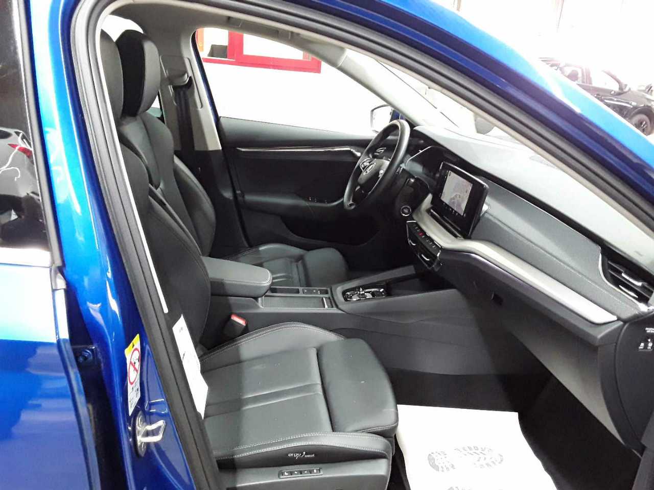 Skoda Octavia Combi 2.0 TDI DSG Style 8