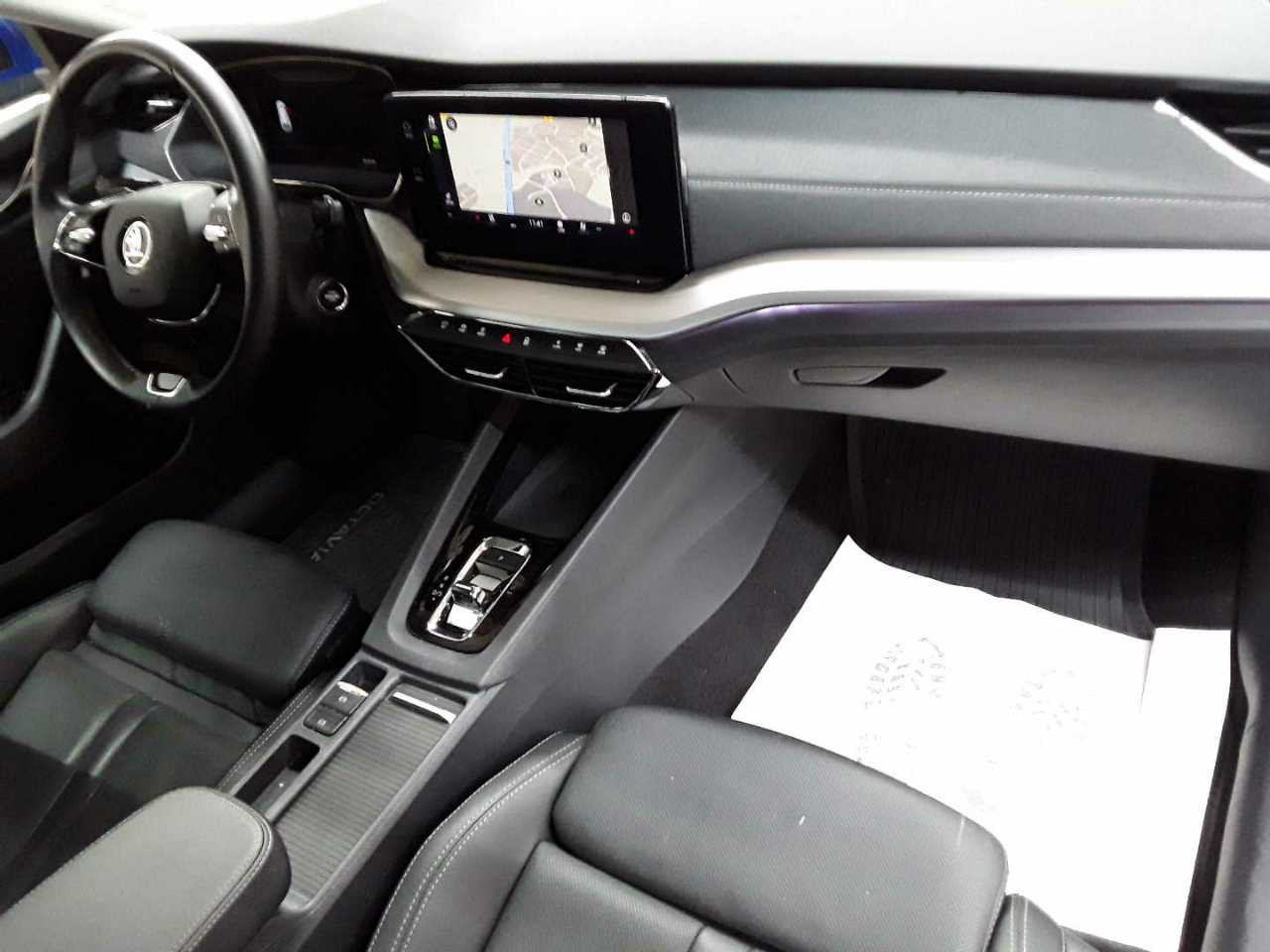 Skoda Octavia Combi 2.0 TDI DSG Style 9