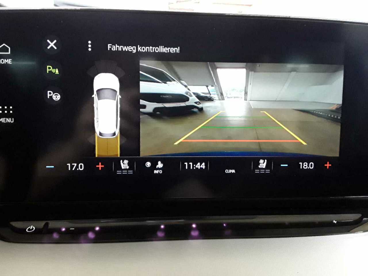 Skoda Octavia Combi 2.0 TDI DSG Style 17